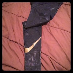 NIKE- work out Dri-fit with gold glitter